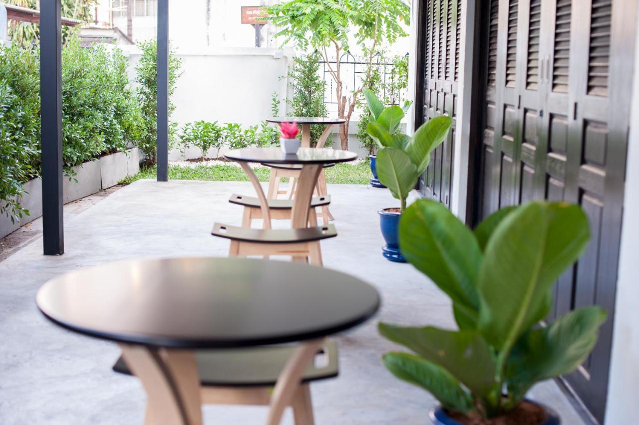 Baan Ploy In (Adults Only) Hostel เชียงใหม่ ภายนอก รูปภาพ