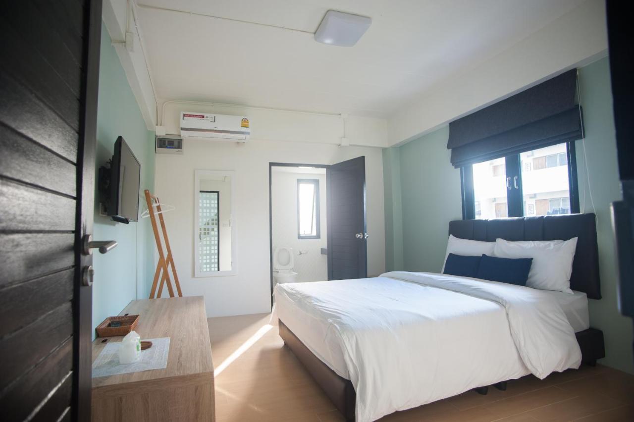 Baan Ploy In (Adults Only) Hostel เชียงใหม่ ภายนอก รูปภาพ
