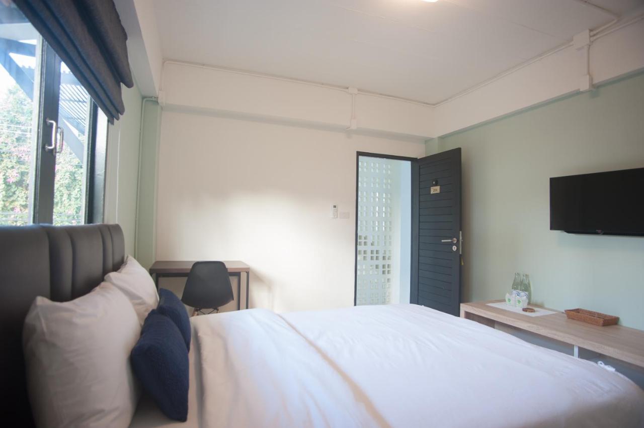 Baan Ploy In (Adults Only) Hostel เชียงใหม่ ภายนอก รูปภาพ