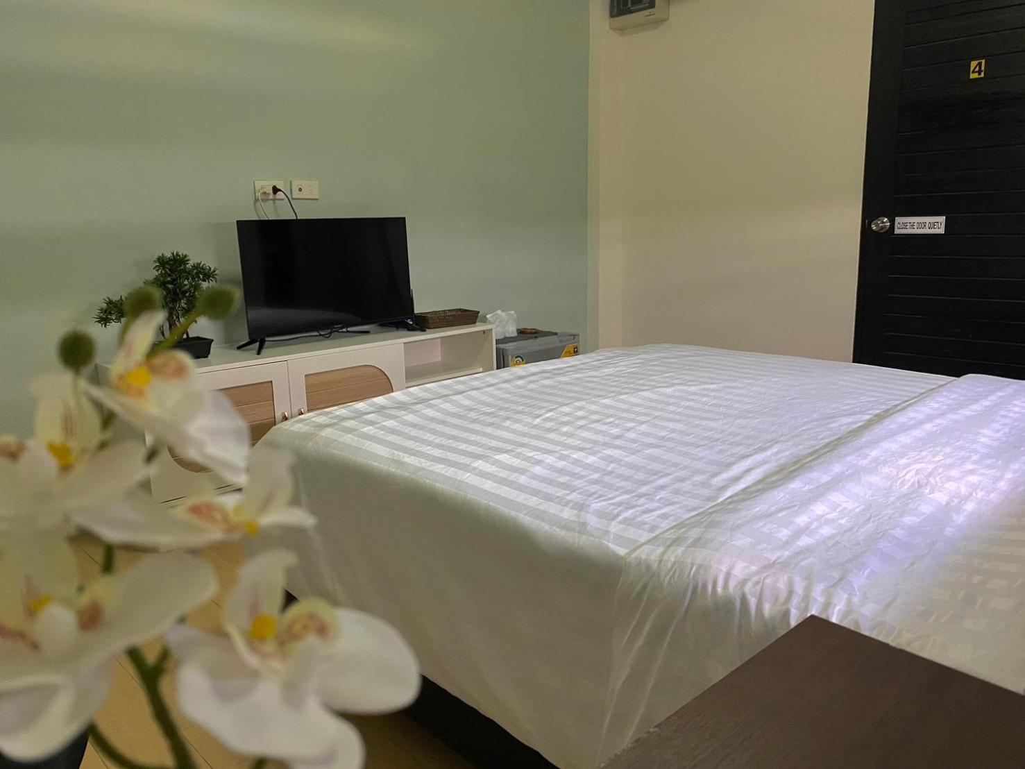 Baan Ploy In (Adults Only) Hostel เชียงใหม่ ภายนอก รูปภาพ