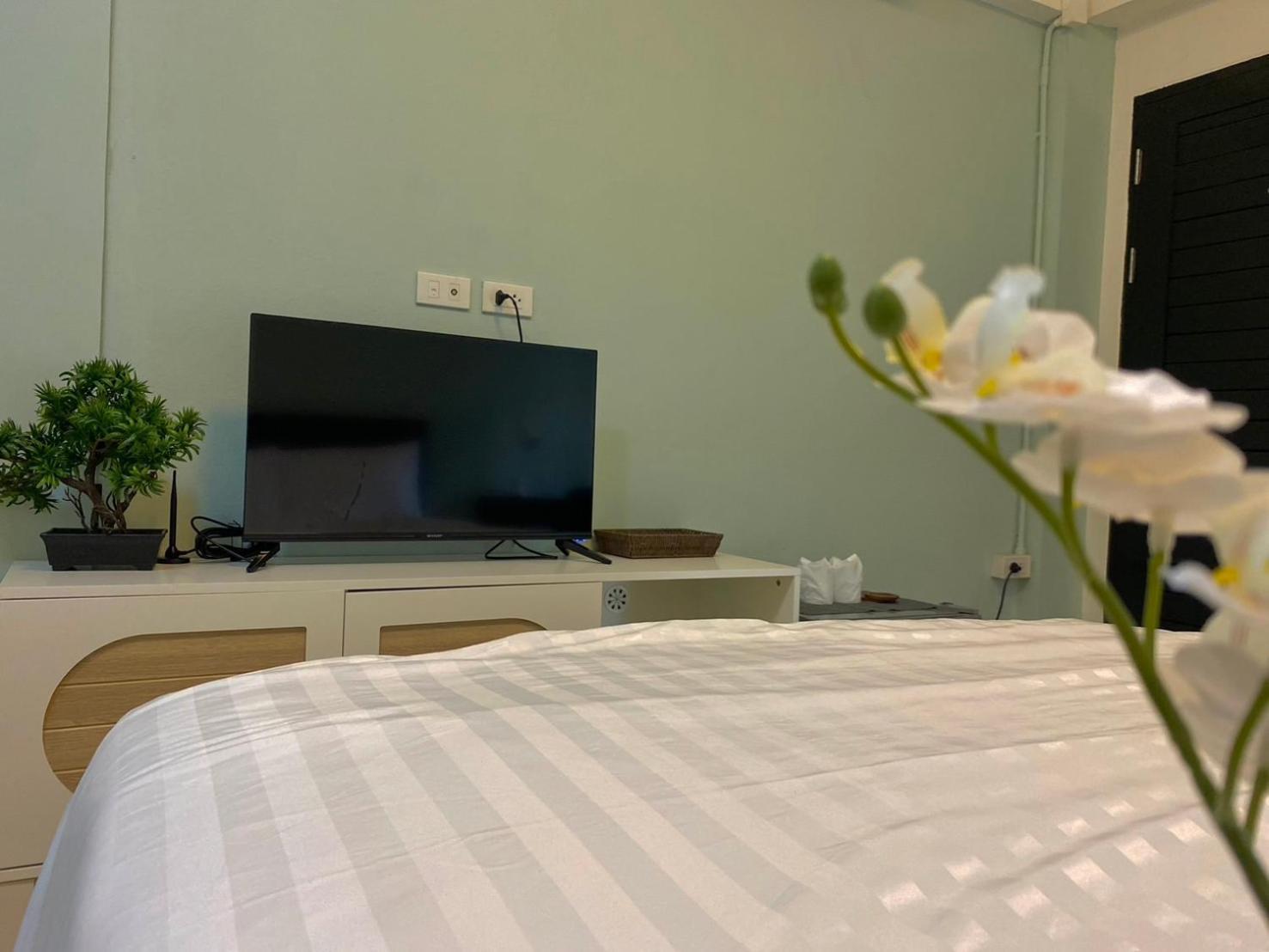 Baan Ploy In (Adults Only) Hostel เชียงใหม่ ภายนอก รูปภาพ