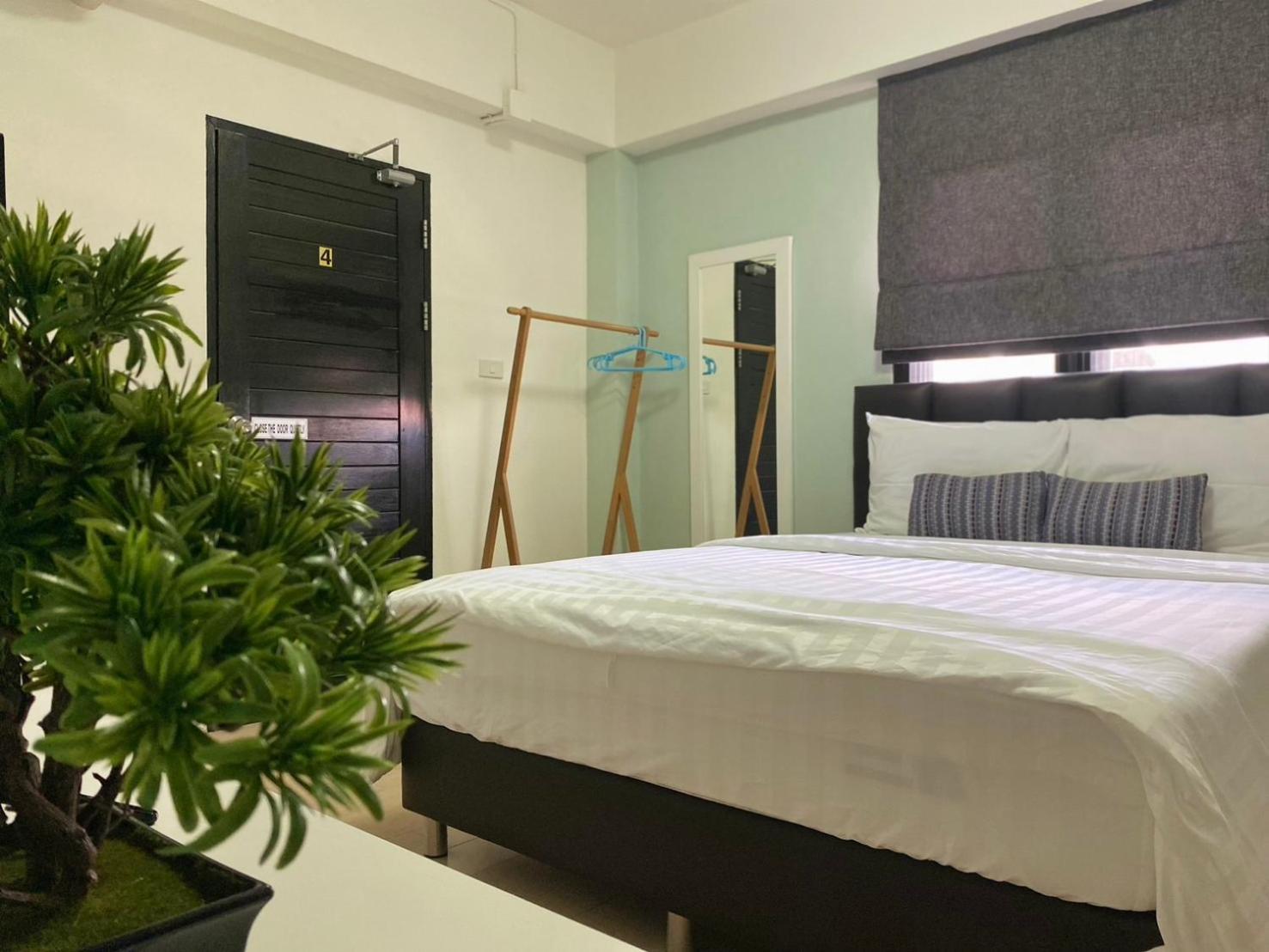 Baan Ploy In (Adults Only) Hostel เชียงใหม่ ภายนอก รูปภาพ