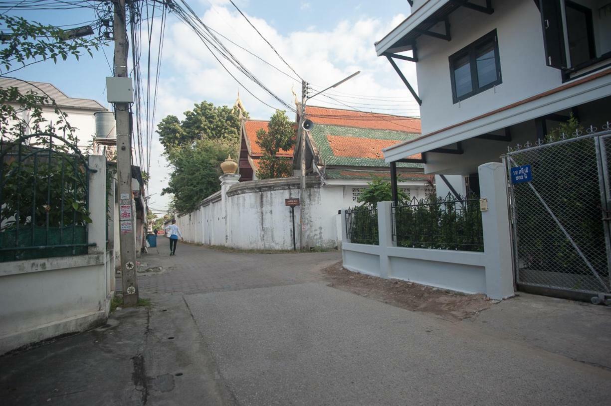 Baan Ploy In (Adults Only) Hostel เชียงใหม่ ภายนอก รูปภาพ