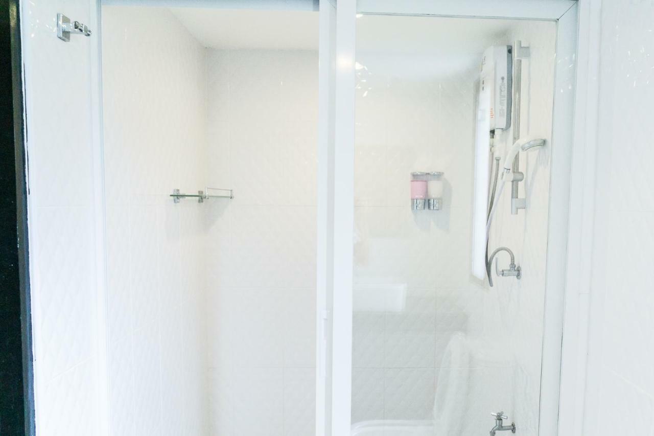 Baan Ploy In (Adults Only) Hostel เชียงใหม่ ภายนอก รูปภาพ