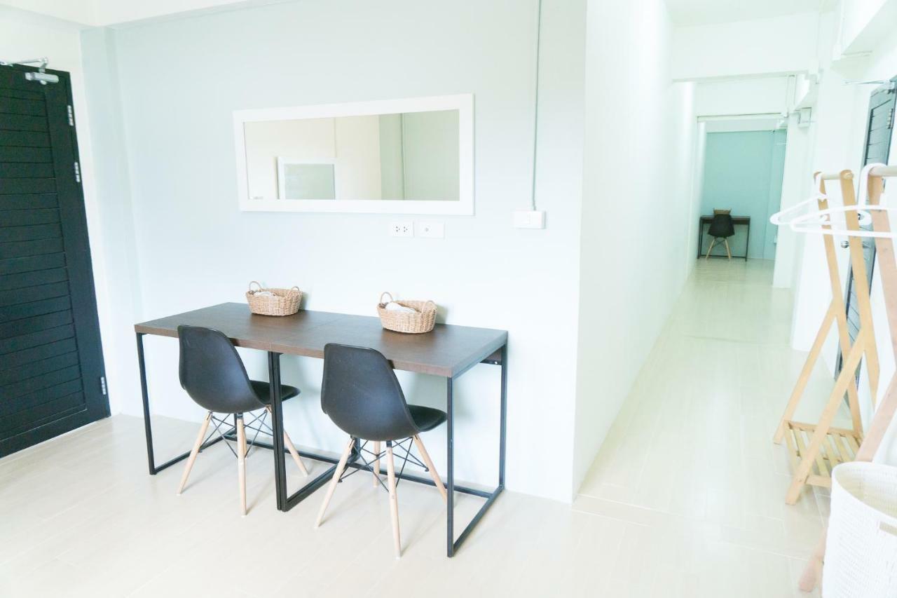 Baan Ploy In (Adults Only) Hostel เชียงใหม่ ภายนอก รูปภาพ